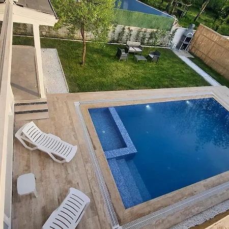 Basaran, Private With Large Heated Swimming Pool In *
